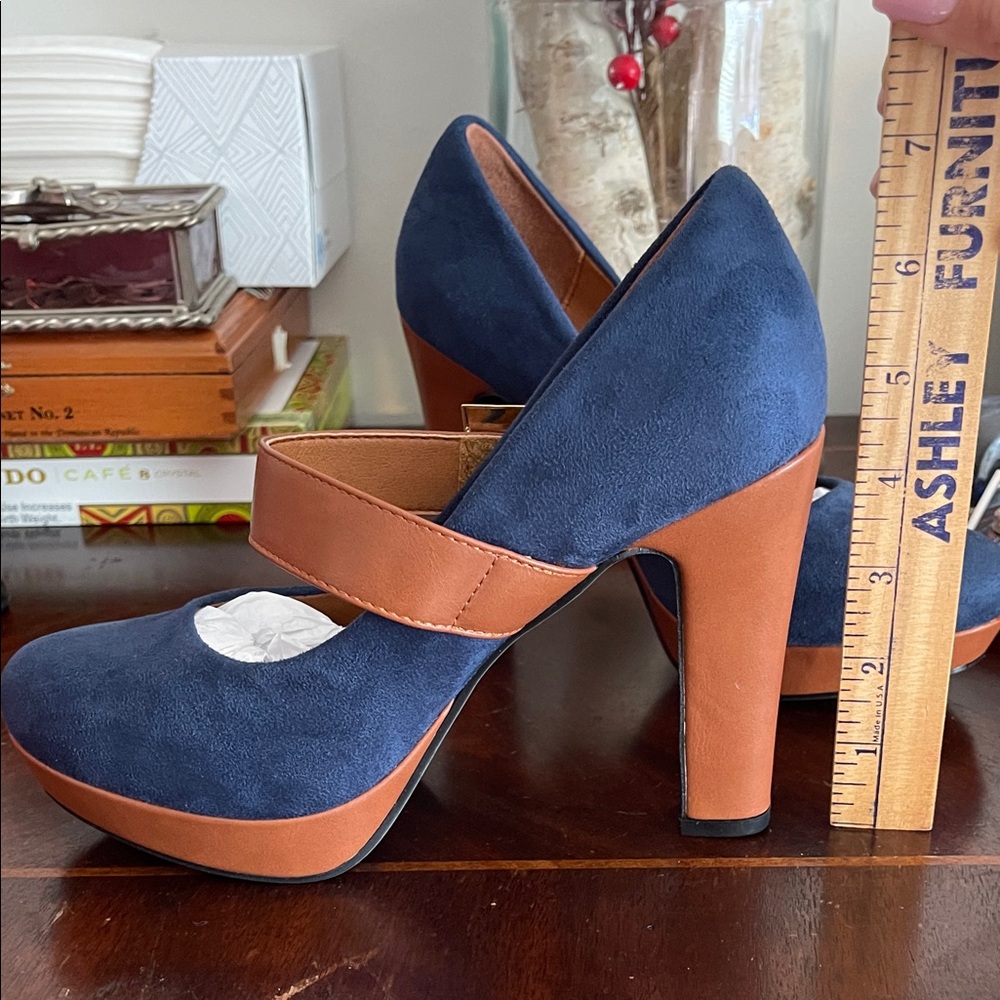 Elegant Blue and Tan Women's Heels - Picture 2 of 7